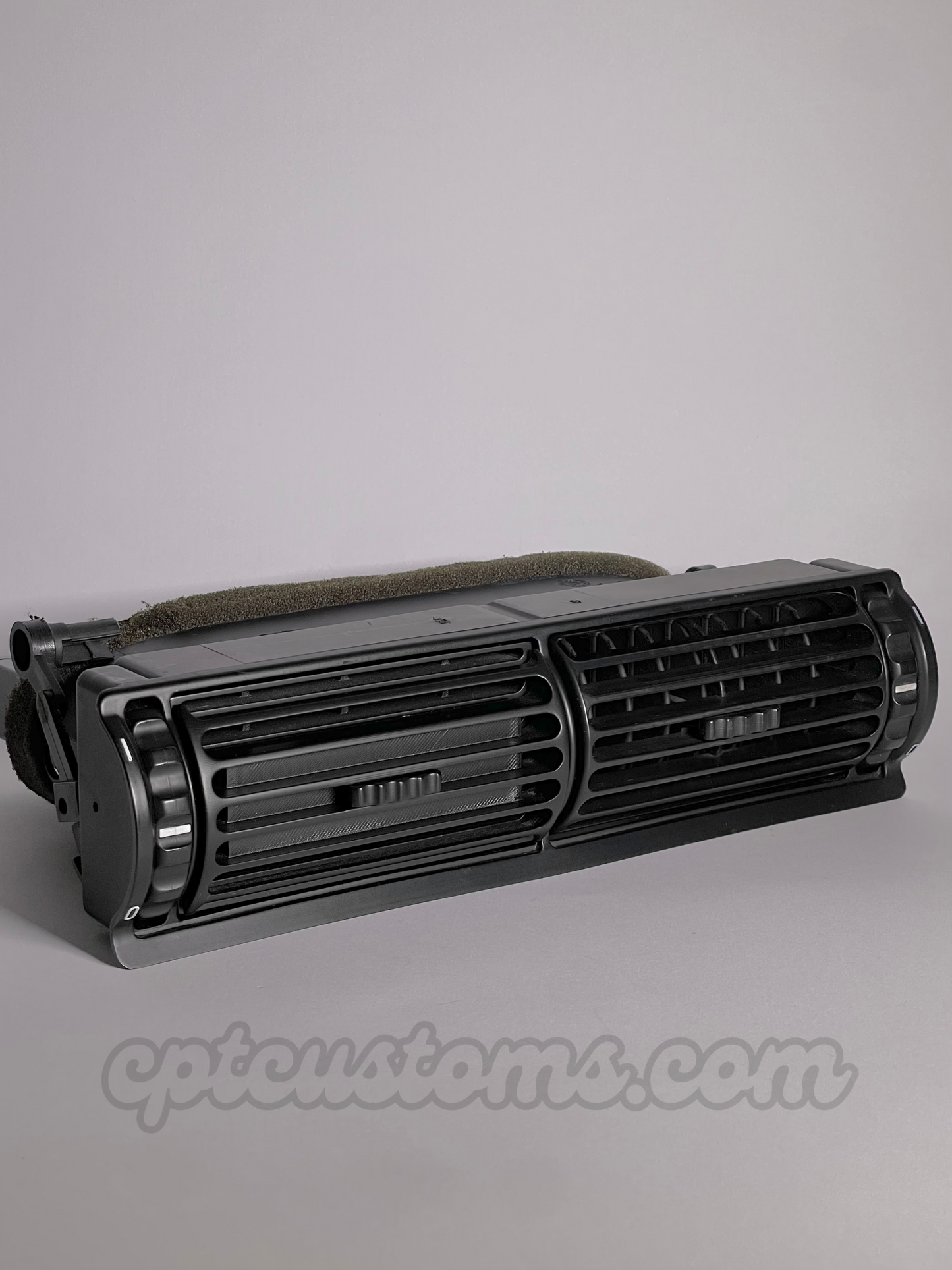 BMW E30 Air Vent Cupholder – Fully Closed, Installed at the Center of the Grille